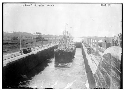 ANCON in Gatun locks LCCN2014697346