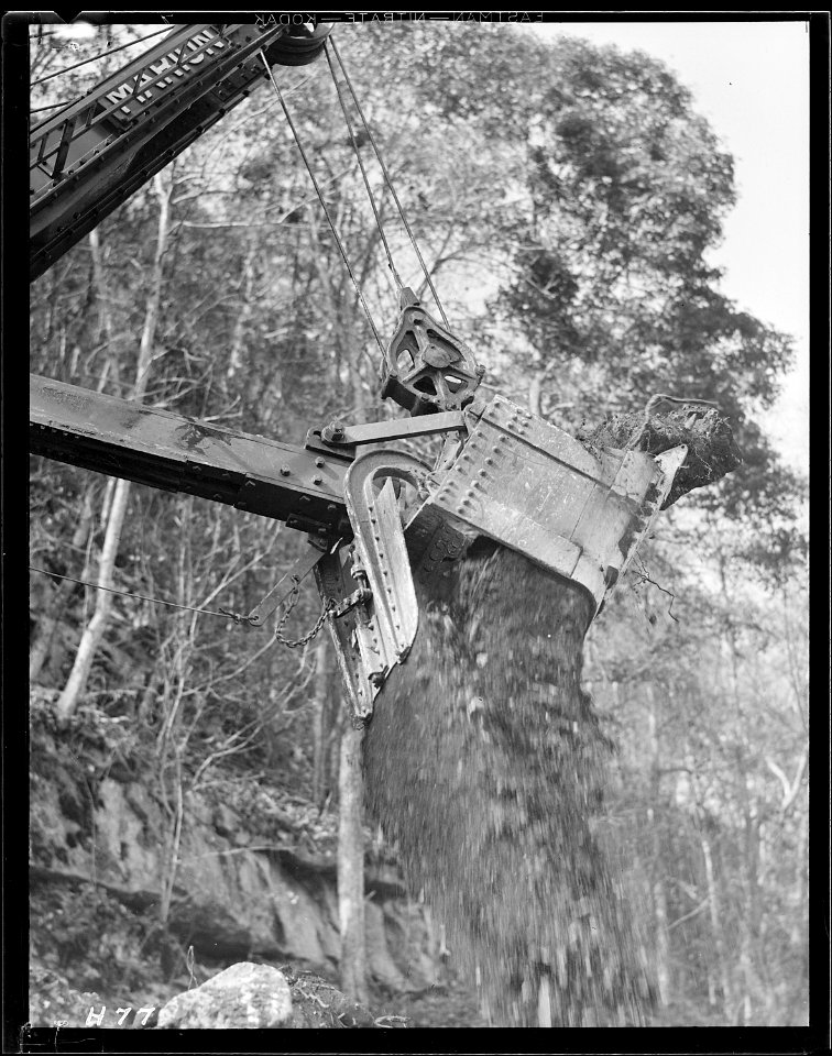 Another close-up of the scoop of the power shovel working on roadway at Norris Dam site. - NARA - 532701