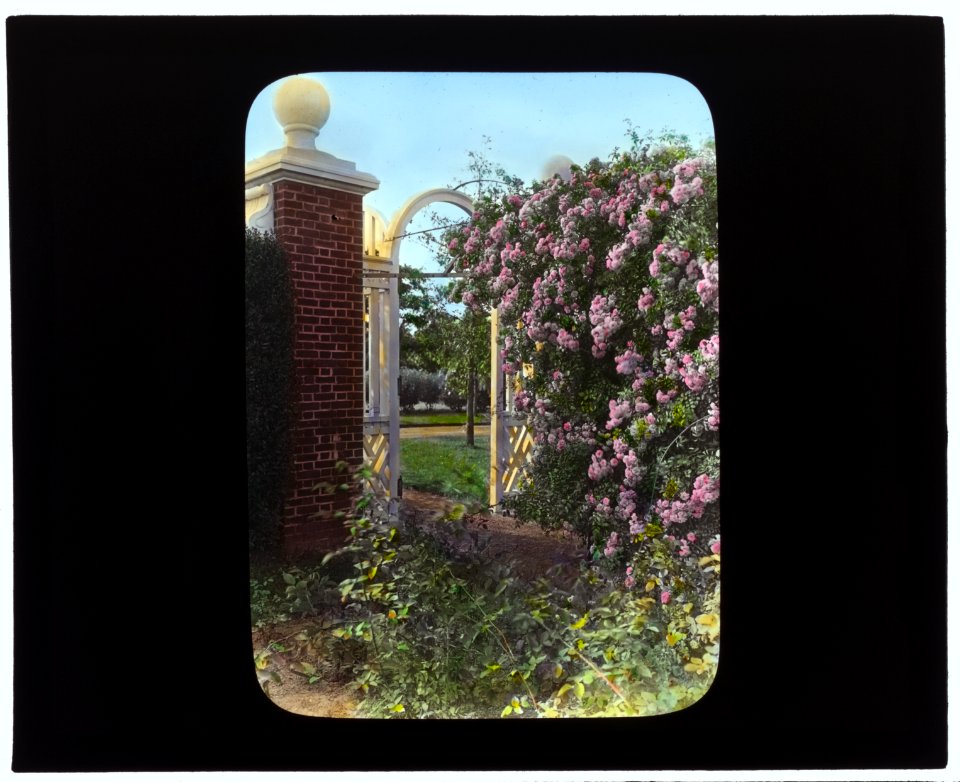 Armsea Hall, Charles Frederick Hoffman Jr. house, Narragansett Bay, Newport, Rhode Island. Flower garden gate LCCN2007685919