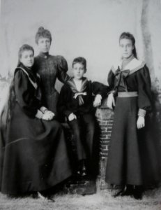 Queen Maria cristina with her three children