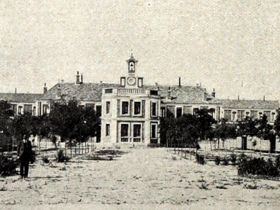 1897-10-02, Blanco y Negro, El nuevo hospital de San Juan de Dios, Irigoyen (cropped) Vista del nuevo edificio desde la entrada principal (cropped)