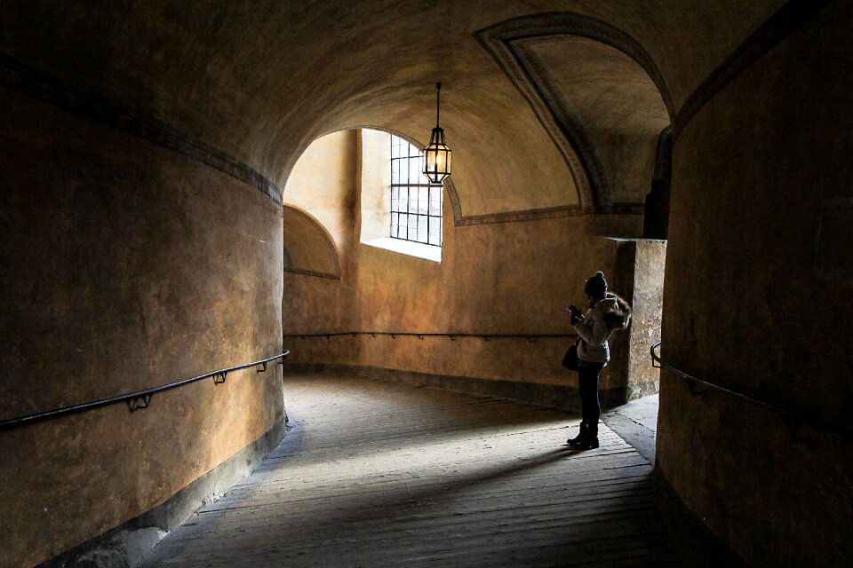 Light tunnel shadow