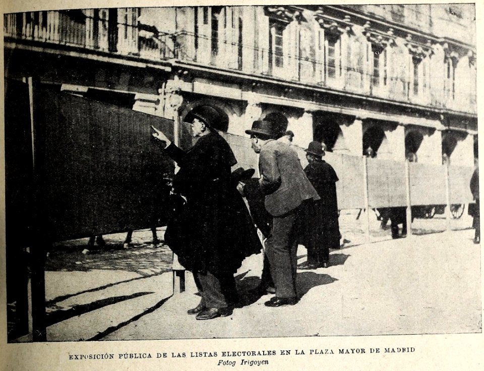 1898-03-26, Blanco y Negro, Exposición pública de las listas electorales en la Plaza Mayor de Madrid, Irigoyen