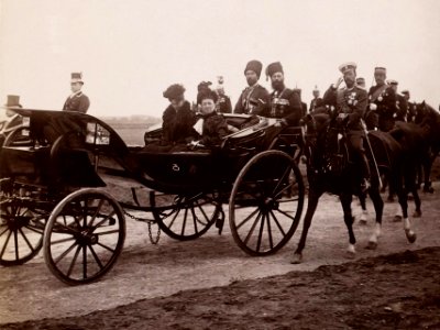 19 septembre 1901, revue de Bétheny près de Reims, par le Tsar Nicolas II et la Tsarine Alexandra