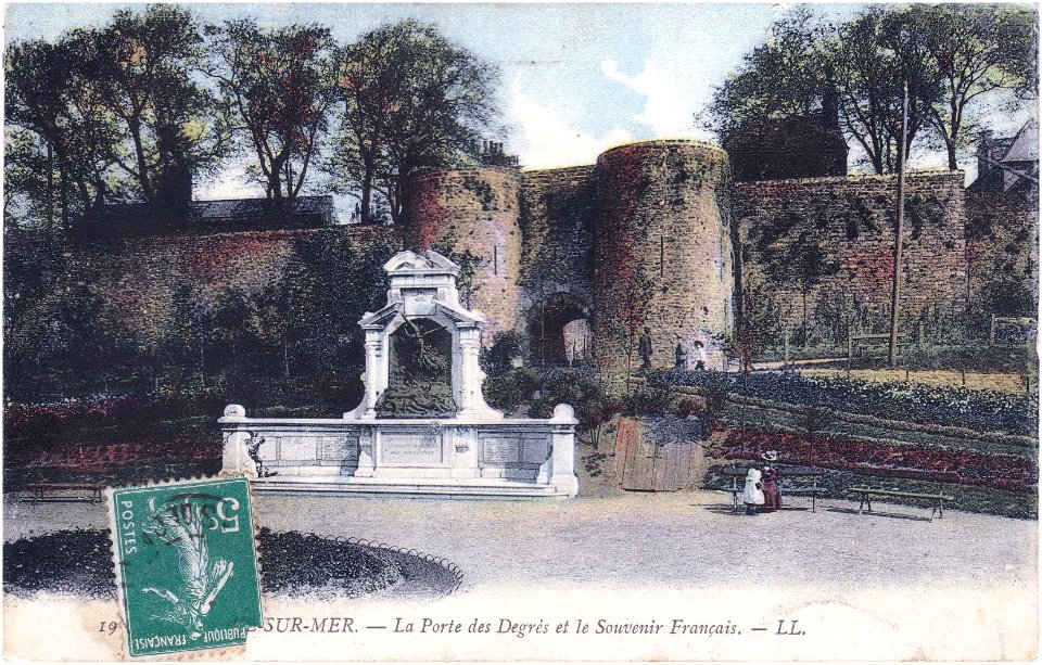 19. Boulogne-sur-Mer — la Porte des Degrés et le Souvenir Français. – LL