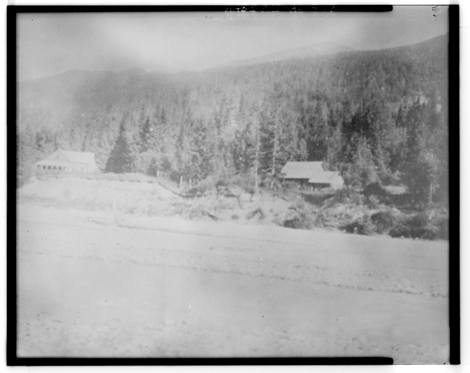 19. NWMP OFFICERS' QUARTERS, MAIN BUILDING OF DALTON CACHE (BUILDINGS J-K, G-H) - Dalton Trail Post, Mile 40, Haines Hi - LOC - hhh.ak0001.photos.001408p