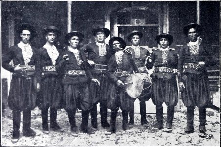 1902-08-16, Blanco y Negro, León, Comisión de maragatos que salió a recibir a Alfonso XIII, Cifuentes photo