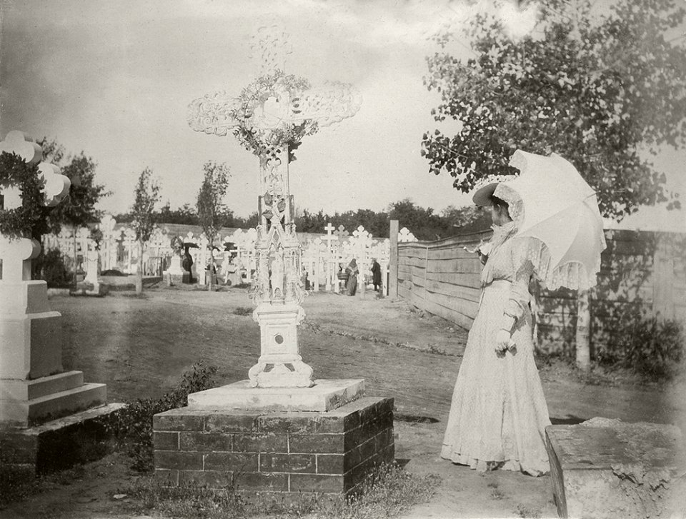 1903. Могила папы. Юлик. Астрахань
