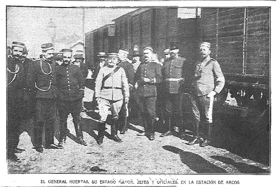 1904-10-04, El Gráfico, El general Huertas, su Estado Mayor, jefes y oficiales, en la estación de Arcos