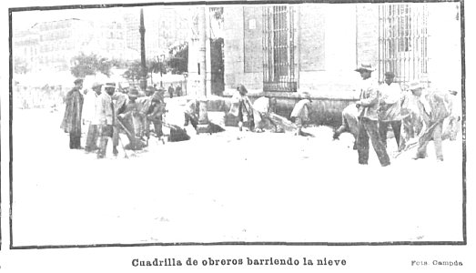 1904-12-01, Nuevo Mundo, El invierno en Madrid, Cuadrilla de obreros barriendo la nieve, Campúa