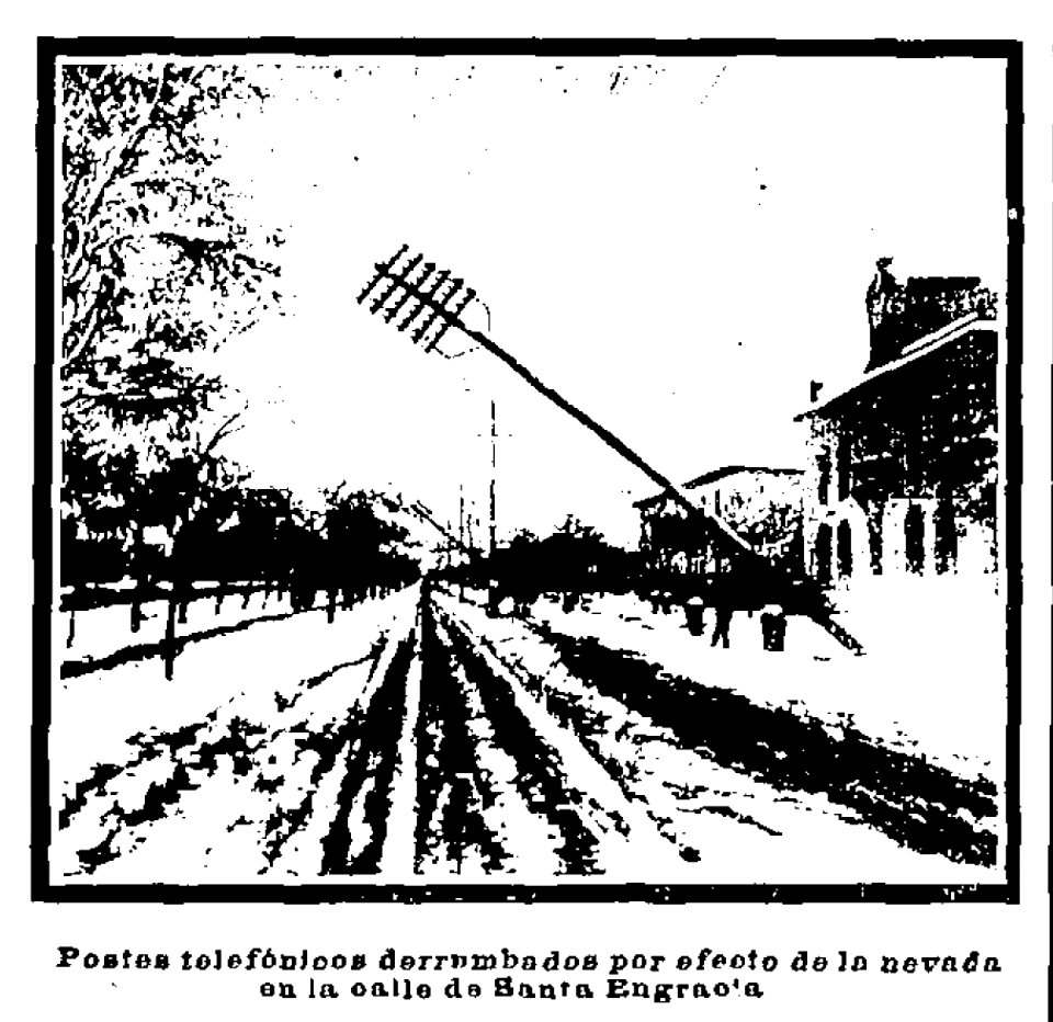 1904-12-01, Nuevo Mundo, Postes telefónicos derrumbados por efecto de la nevada en la calle de Santa Engracia, Campúa