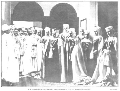1908-04-23, Actualidades, Alfonso XIII con el capítulo de Santiago en el trascoro de la iglesia de las Comendoras, Madrid, Cifuentes