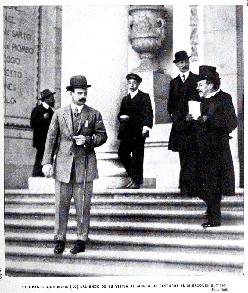 1908-04-04, Blanco y Negro, El gran duque Boris saliendo de su visita al Museo de Pinturas el miércoles último, Goñi