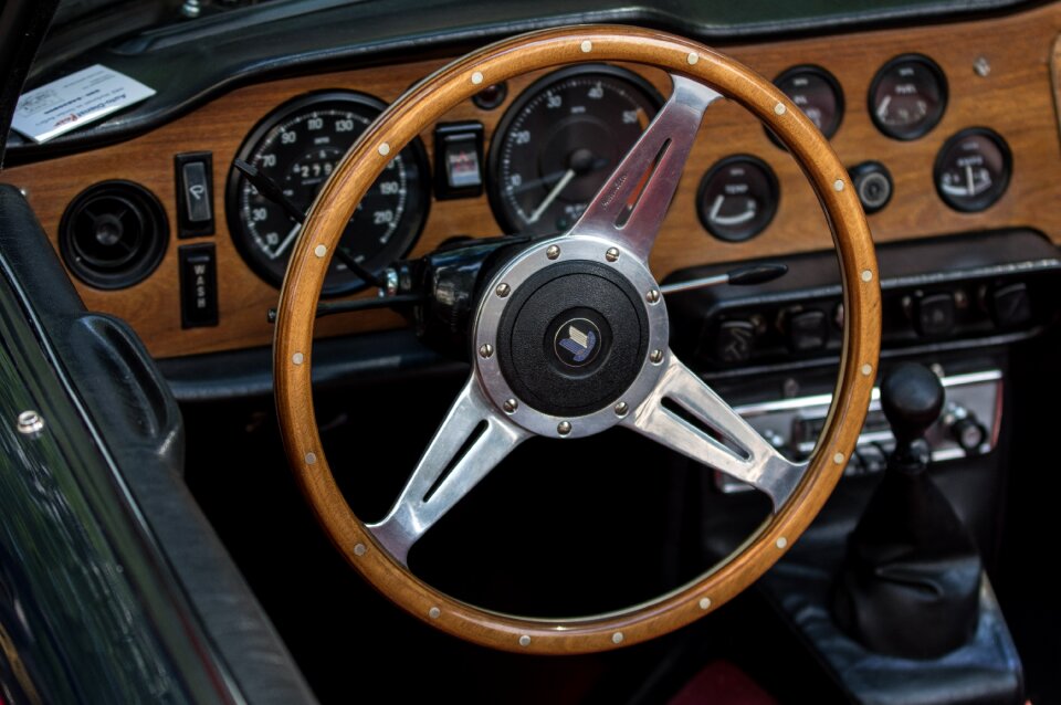 Oldtimer dashboard steering wheel