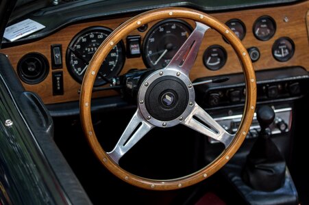 Oldtimer dashboard steering wheel photo