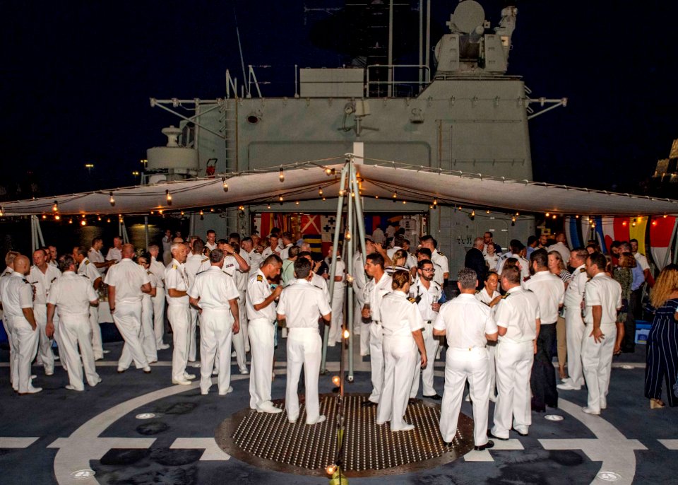 190819-N-UB406-0413NORFOLK, Va. (Aug. 19, 2019) A reception is held on the flight deck of the Portuguese navy frigate NRP Dom Francisco de Almeida (F334) (48616802991)