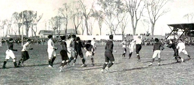 1909 (4 avril), fin d'une touche perdue par les bordelais (Stade des Ponts Jumeaux)