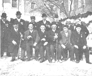 1909-03-31, Actualidades, Madrid, Fiesta en el cuartel de los Docks, Cifuentes (cropped) Grupo de veteranos que sirvieron en el batallón de Wad-Ras
