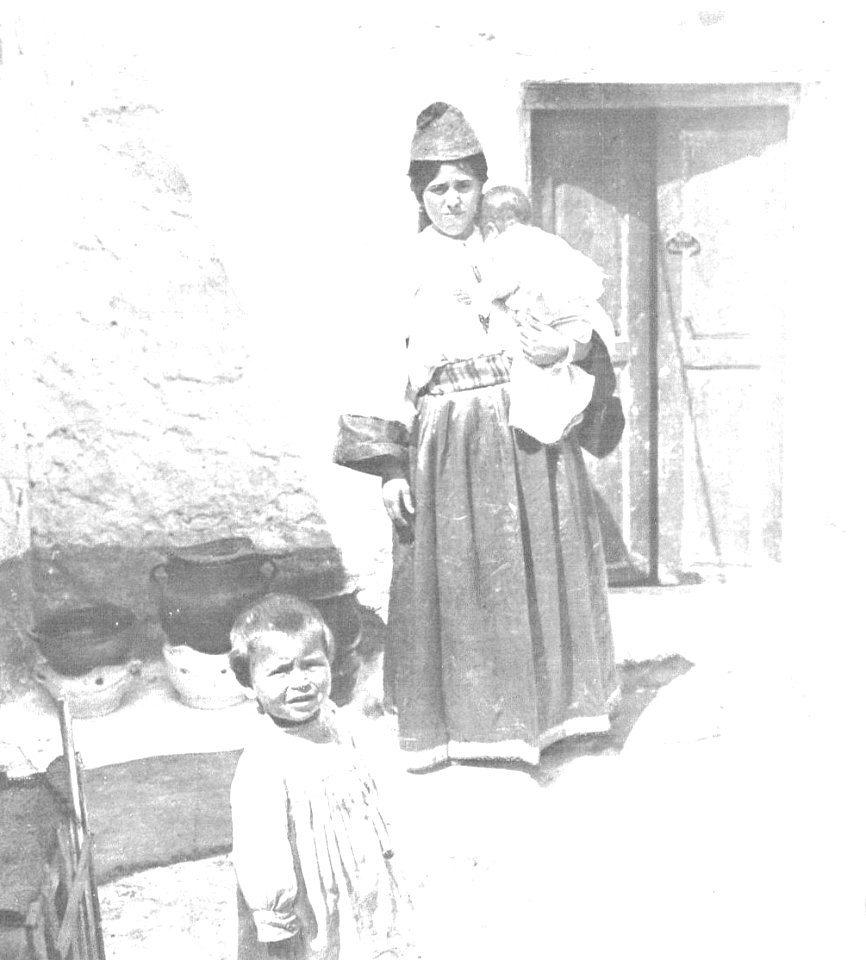 1909-09-15, Actualidades, En el barrio judío de Melilla, Tipo de mujer judía en el interior de su domicilio, Alba (cropped) photo
