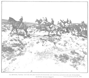 1909-11-17, Actualidades, El general Marina con su estado mayor examinando un barranco situado en las posiciones ocupadas recientemente, Alba photo