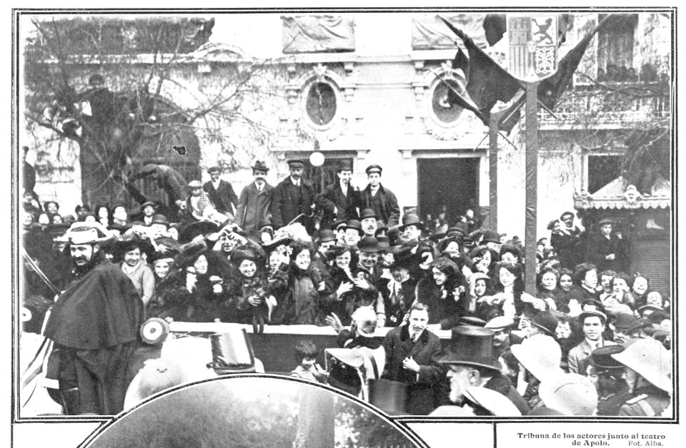 1910-01-27, Actualidades, Tribuna de los actores junto al teatro de Apolo, Alba