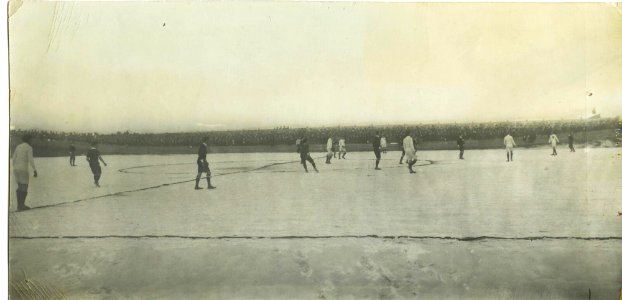 1911 ausgetragenes Länderspiel Schweiz Ungarn in der Radrennbahn Zürich