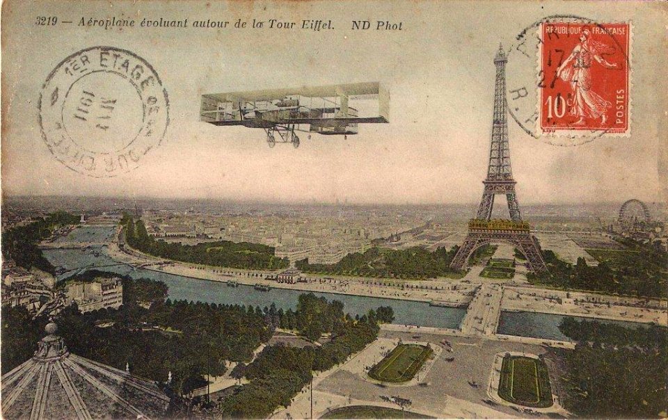1911-05 ND Phot-3219 Aéroplane évoluant autour de la tour Eiffel