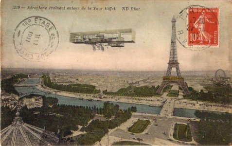 1911-05 ND Phot-3219 Aéroplane évoluant autour de la tour Eiffel photo