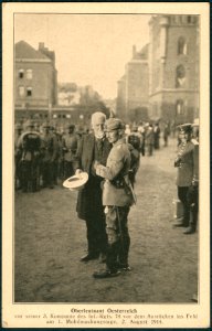 1914-08-02 Mobilmachung Erster Weltkrieg Welfenplatz Hannover (110) Oberleutnant Oesterreich vor seiner 3. Kompanie des Infanterie-Regiments 74 vor dem Ausrücken ins Feld