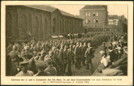 1914-08-02 Mobilmachung Erster Weltkrieg Welfenplatz Hannover (120) Antreten der 2. und 3. Kompanie des Infanterie-Regiments auf dem Kasernenhof vor dem Abrücken ins Feld