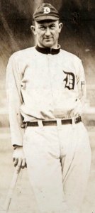 1917 Ty Cobb gives middle finger by Bain-crop (cropped)
