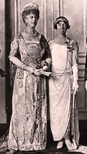 Queen Mary and Queen Elisabeth