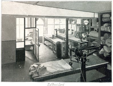 1920 circa Berufswäschefabrik Julius Buchholz, Osterstraße 13-15, Hannover, Zuschneiderei
