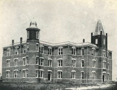 1920 Locust yearbook p. 009 (E.T.'s First Building Until March, 1907)