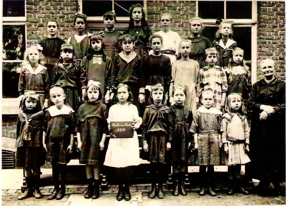 1921 classe de Madame Charlotte DUCARNE