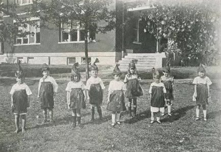 1922 Locust yearbook p. 085 (Kindergarten) photo
