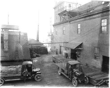 1923 Columbia Brewery Co Trucks Marvin D Boland Collection WO585684