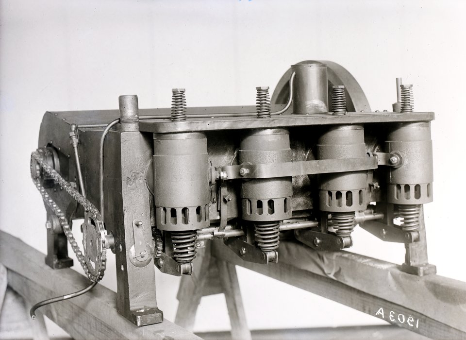 1928-01-10 1903 Wright Flyer horizontal 4-cylinder engine left front (cropped)