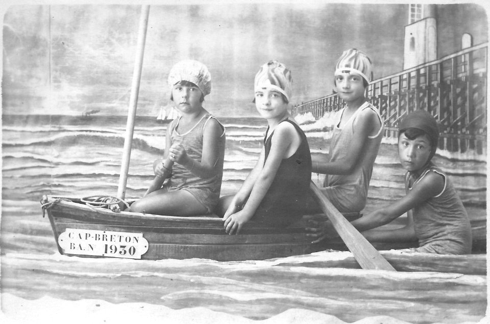 1930-Laure, Maddy, Lolotte, Édouard (Galabert)