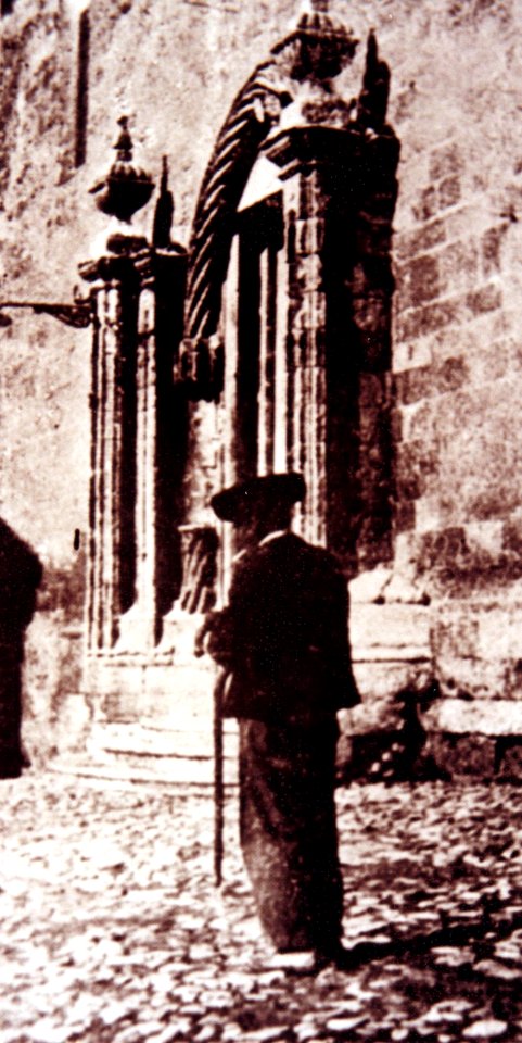 1930~. Villena. Iglesia de Santiago. Puerta lateral