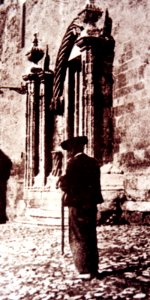 1930~. Villena. Iglesia de Santiago. Puerta lateral