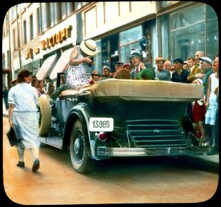 1931. Иностранные фотографы у МосТорга