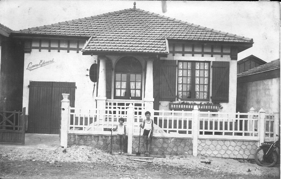 1932-Laure et Édouard devant la maison de Capbreton