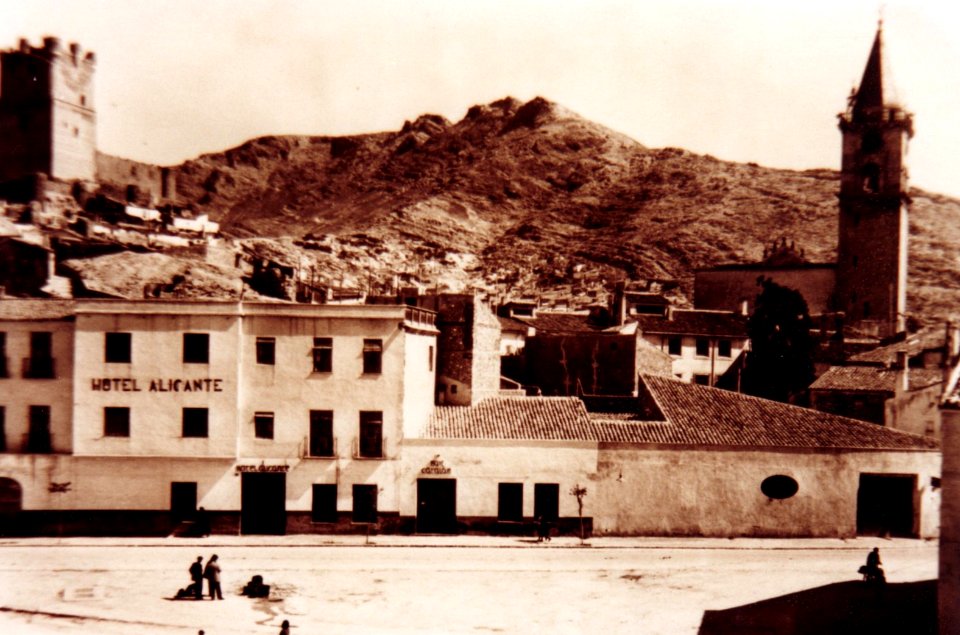 1940~. Villena. Calle Corredera