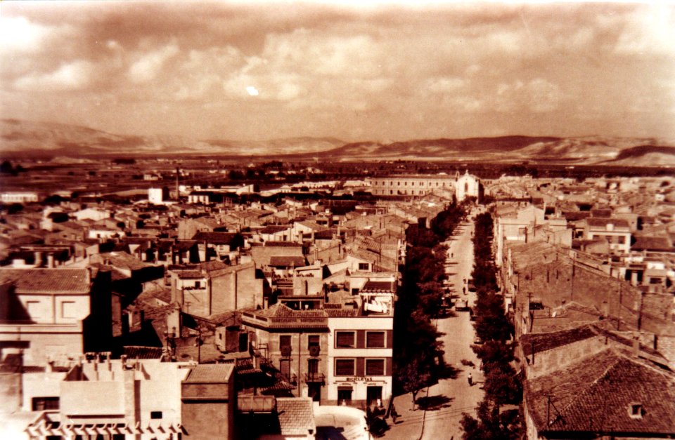 1940~. Villena. Avenida de la Constitución hacia el N