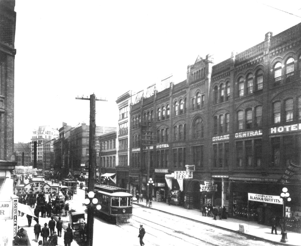 1st Ave S from S Main St, Seattle, 1909 (CURTIS 2041)