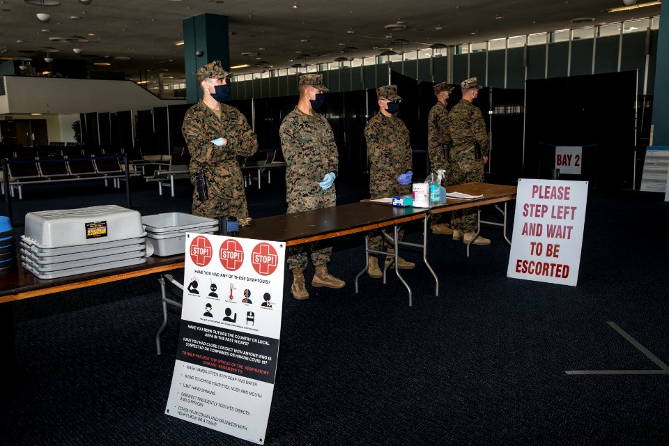 1st Marine Division Leaders Visit USNS Mercy (49778320992)