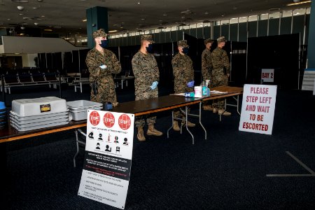 1st Marine Division Leaders Visit USNS Mercy (49778320992)