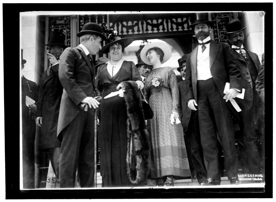 1ST PAN AMERICAN FINANCIAL CONFERENCE, WASHINGTON, D.C., MAY 1915. ARGENTINE MINISTER NAON; MME. PEARSON; MISS PEARSON; SAMUEL HALE PEARSON LCCN2016866480