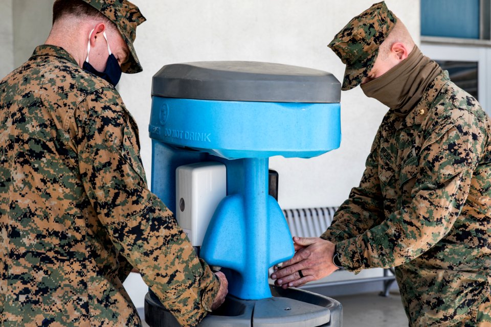 1st Marine Division Leaders Visit USNS Mercy (49778321497)